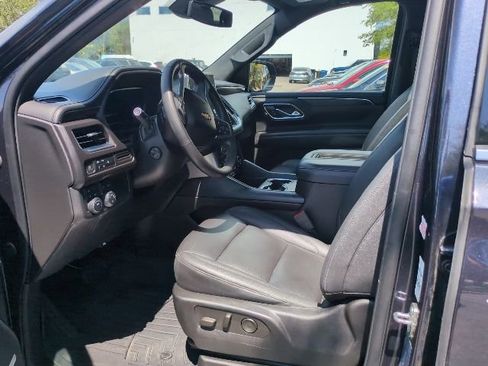 Used 2023 Chevrolet Suburban LT w/ Luxury Package AWD/4WD image 6
