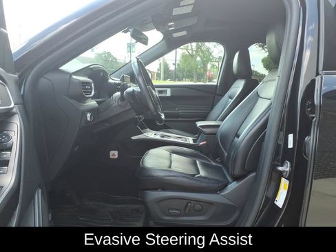 Used 2020 Ford Explorer XLT w/ Equipment Group 202A AWD/4WD image 13