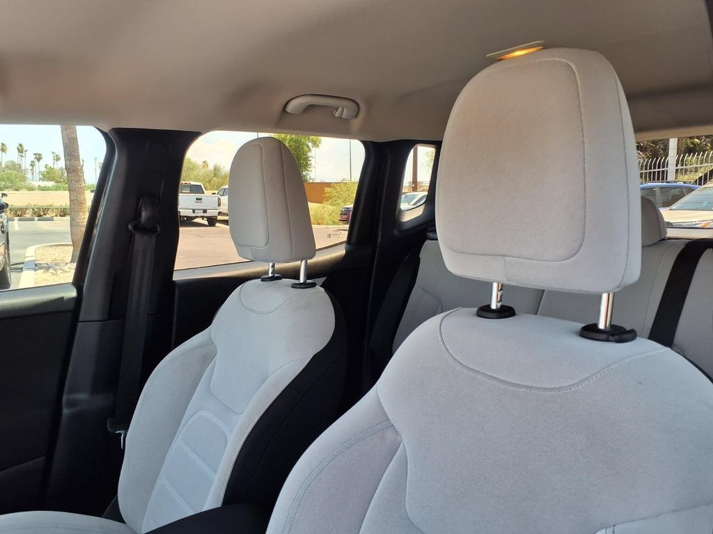 Used 2019 Jeep Renegade Latitude FWD image 24