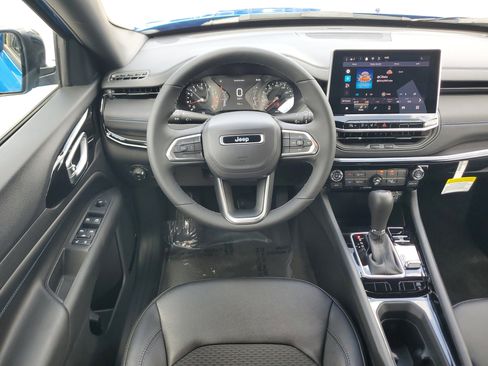 Used 2026 Jeep Compass Latitude AWD/4WD image 16