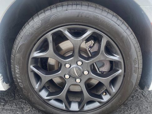 Used 2019 Chrysler 300 S image 10