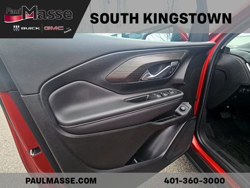 Used 2022 GMC Terrain SLE w/ Driver Convenience Package image 4