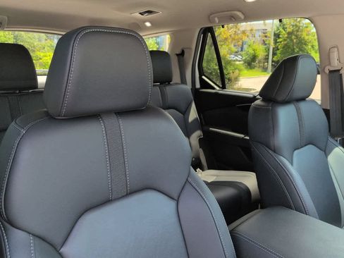 Used 2025 Honda Pilot EX-L image 7