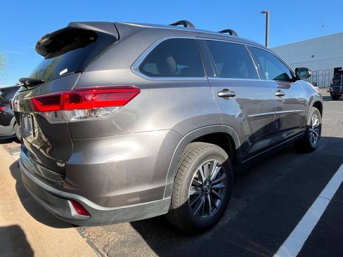 Used 2018 Toyota Highlander XLE FWD image 4