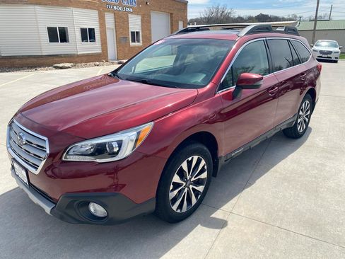 Used 2015 Subaru Outback 2.5i Limited image 2