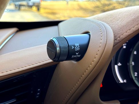 Used 2018 Lexus LC 500 Coupe w/ Performance Package image 31