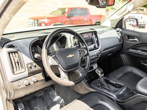 Used 2022 Chevrolet Colorado Z71 AWD/4WD image 16