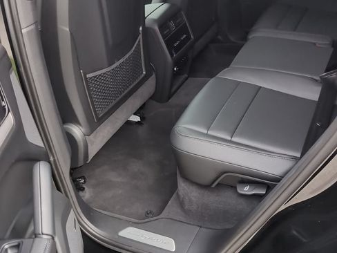 Certified 2025 Porsche Cayenne AWD/4WD image 8
