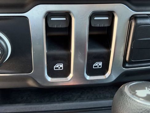 Used 2025 Jeep Wrangler Sport AWD/4WD image 18
