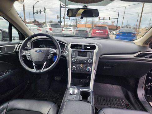 Used 2017 Ford Fusion SE w/ Equipment Group 201A FWD image 13