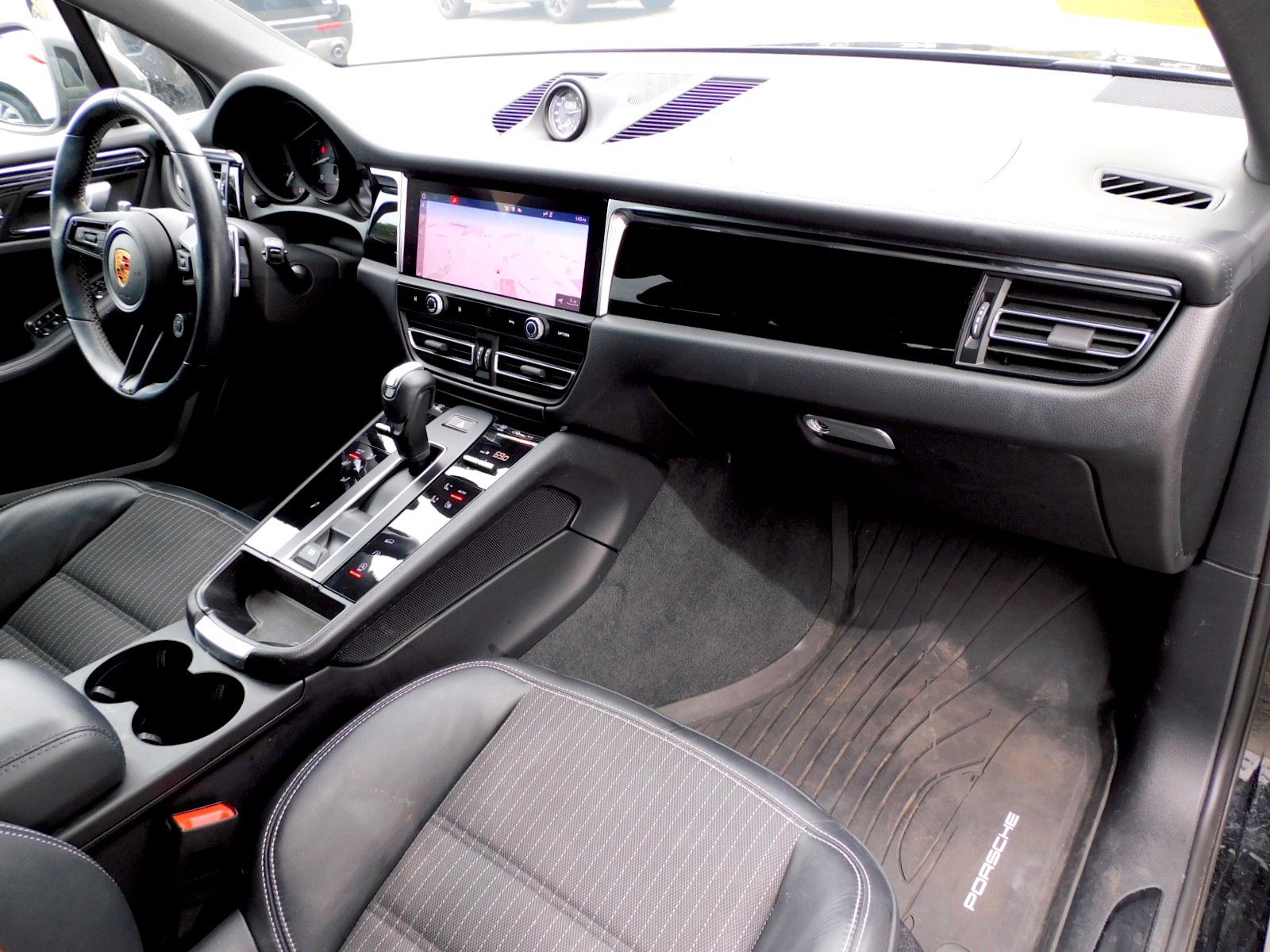 Used 2023 Porsche Macan Turbo AWD/4WD image 20