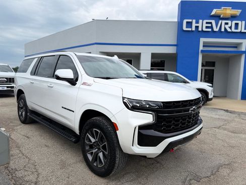 Used 2024 Chevrolet Suburban Z71 w/ Luxury Package AWD/4WD image 1