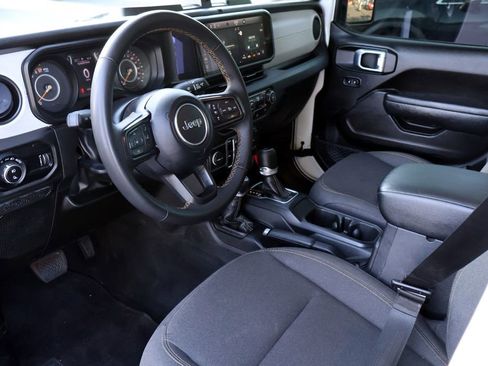 Used 2025 Jeep Gladiator Sport AWD/4WD image 4