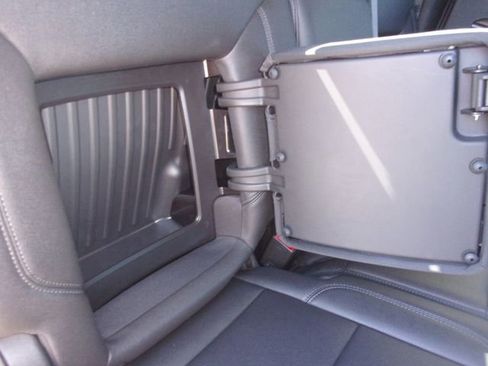 Used 2024 Chevrolet Silverado 1500 LT Trail Boss w/ LT Trail Boss Premium Package AWD/4WD image 32