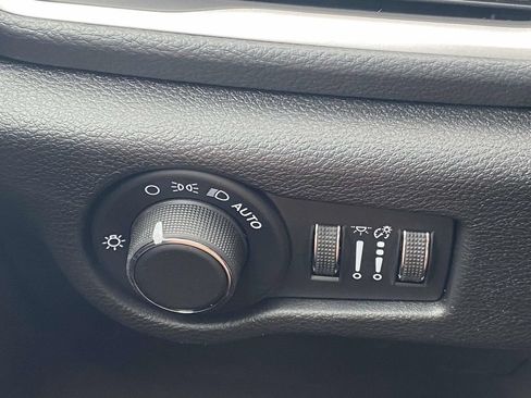 New 2027 Chrysler Pacifica Select FWD image 31