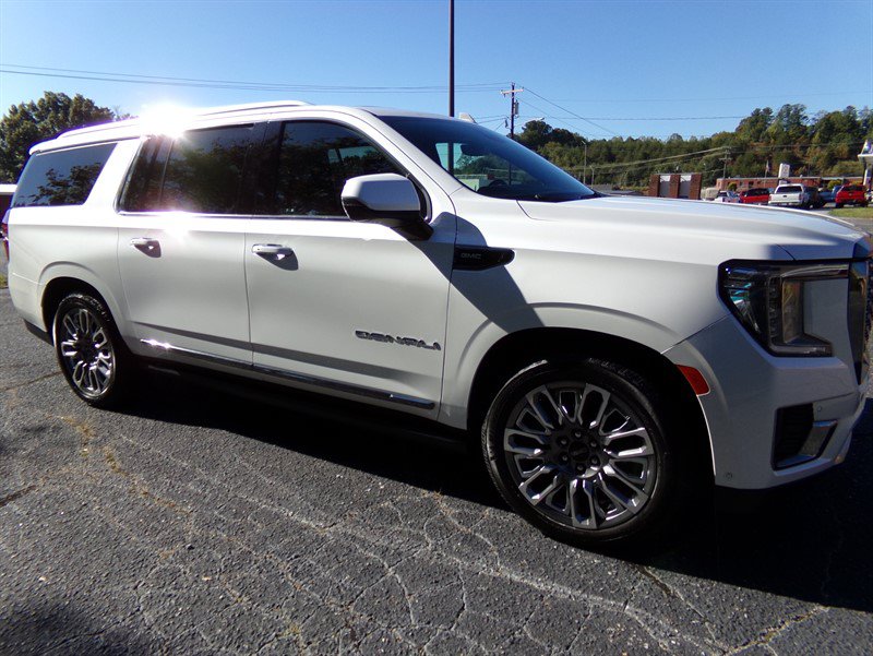 Used 2024 GMC Yukon XL Denali Ultimate AWD/4WD image 5