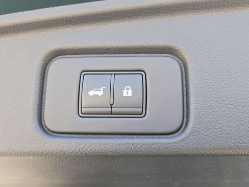 Used 2022 Nissan Pathfinder SL image 18