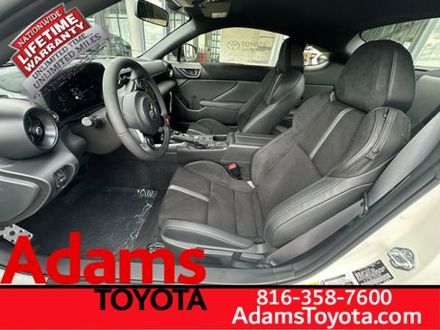 Used 2026 Toyota GR86 Premium RWD image 5