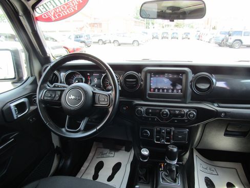 Used 2022 Jeep Gladiator Sport AWD/4WD image 19