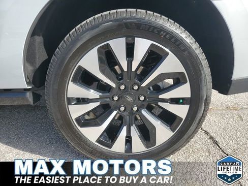 Certified 2025 Ford Expedition Platinum w/ Driver's Package image 19
