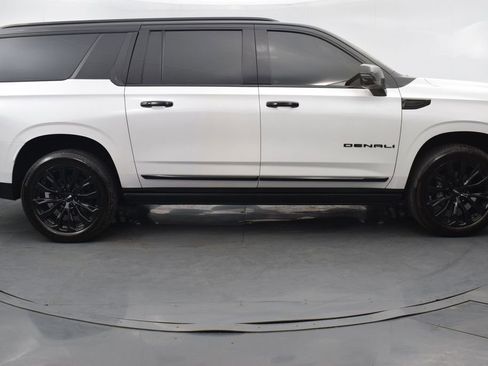 Used 2021 GMC Yukon XL Denali w/ Denali Premium Package AWD/4WD image 7