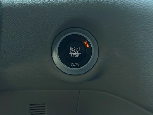 Used 2023 Chrysler Pacifica Touring-L FWD image 19