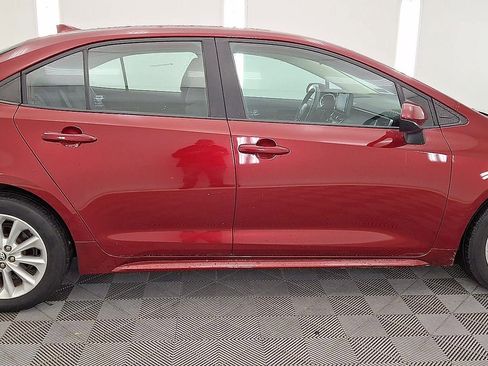 Used 2022 Toyota Corolla LE image 5