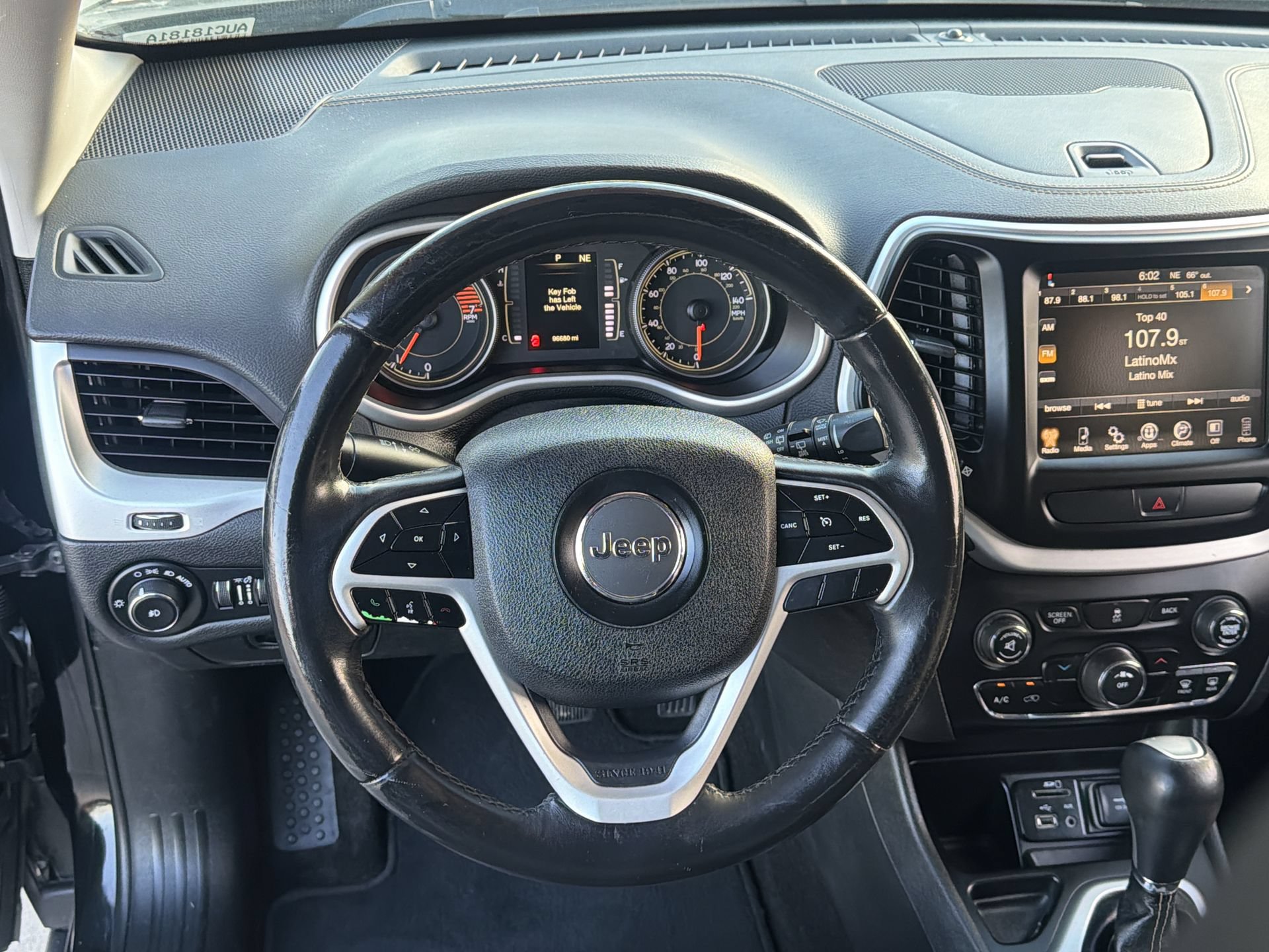 Used 2018 Jeep Cherokee Latitude Plus FWD image 14