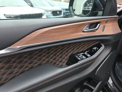 Used 2024 Jeep Grand Cherokee Summit AWD/4WD image 19