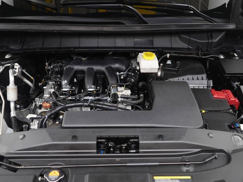 Used 2024 Nissan Pathfinder S image 30