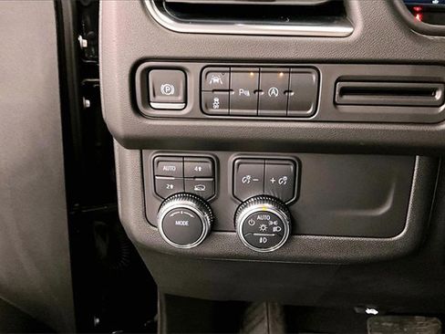 Used 2024 GMC Yukon SLE image 34