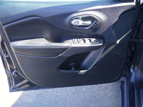 Used 2020 Jeep Cherokee Limited image 12