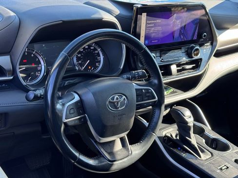 Used 2023 Toyota Highlander XLE image 22