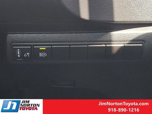 Used 2025 Toyota Corolla LE FWD image 22