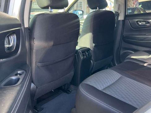 Used 2017 Nissan Rogue SV image 19