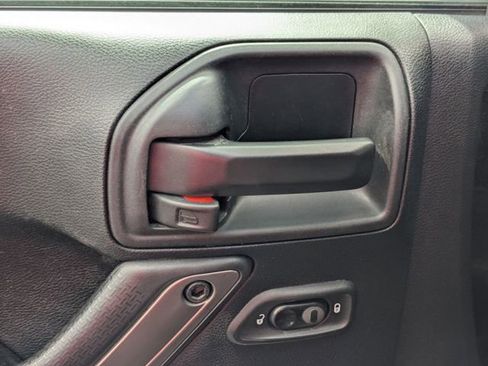 Used 2018 Jeep Wrangler Unlimited Sahara image 13