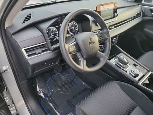 Used 2025 Mitsubishi Outlander ES image 22