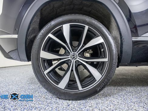 Used 2024 Volkswagen Atlas Cross Sport SEL Premium R-Line AWD/4WD image 46