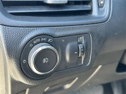 Used 2019 Buick Envision Essence image 29