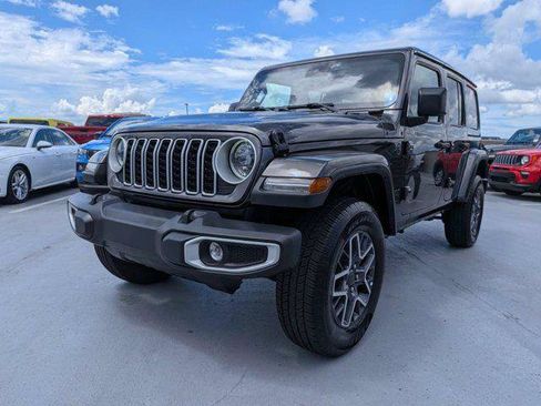 Certified 2025 Jeep Wrangler Unlimited Sahara AWD/4WD image 8