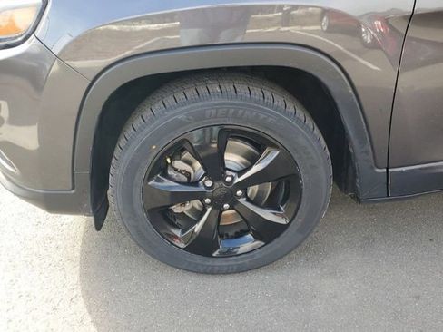 Used 2020 Jeep Cherokee Latitude Plus image 4