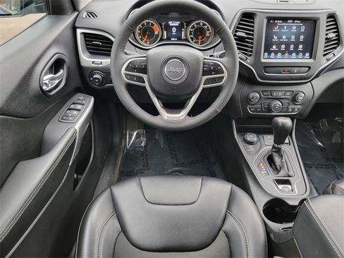 Certified 2022 Jeep Cherokee Latitude w/ Sun & Sound Group image 31