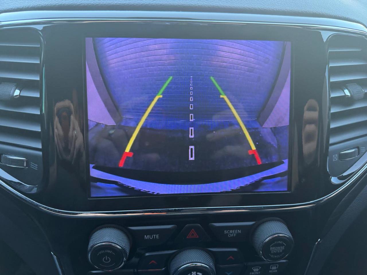 Used 2019 Jeep Grand Cherokee Laredo RWD image 18