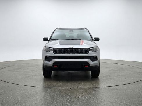 Used 2025 Jeep Compass Trailhawk AWD/4WD image 2