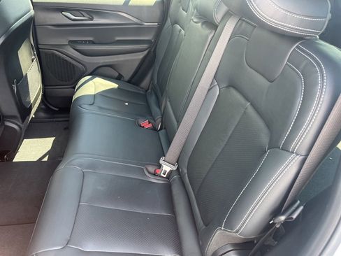 New 2025 Jeep Grand Cherokee Altitude image 14