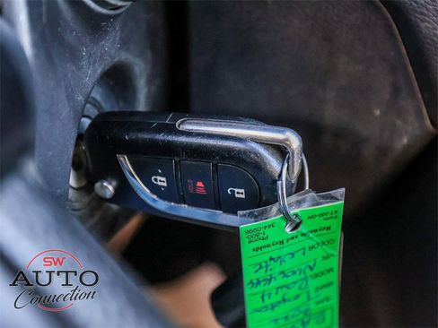 Used 2022 Toyota RAV4 LE image 29