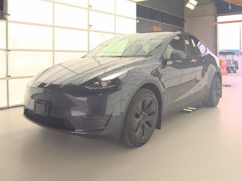 Used 2025 Tesla Model Y Long Range image 1