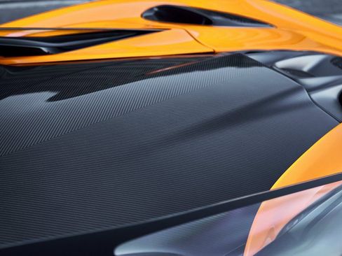 Used 2025 McLaren Artura Spider RWD image 16
