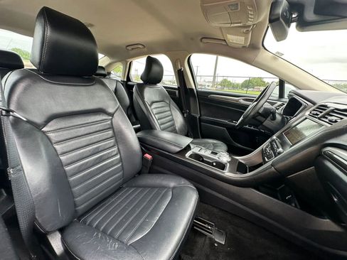 Used 2017 Ford Fusion SE w/ Equipment Group 602A FWD image 28