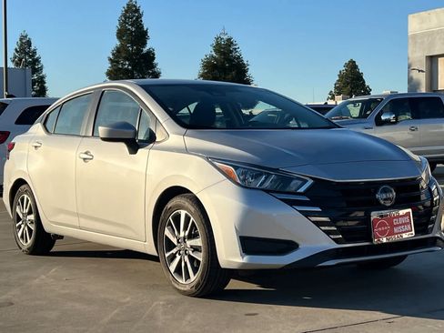 Used 2023 Nissan Versa SV image 10